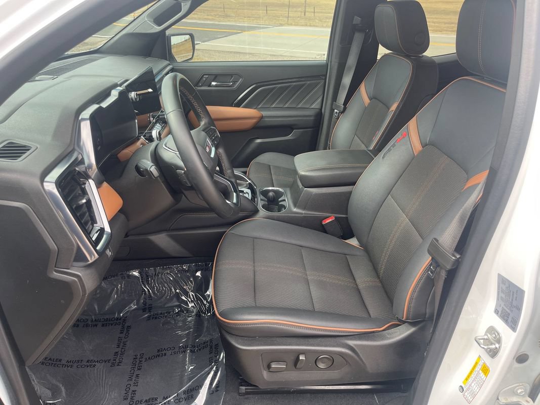 Used 2024 GMC Canyon AT4 w/ Technology Package AWD/4WD image 12