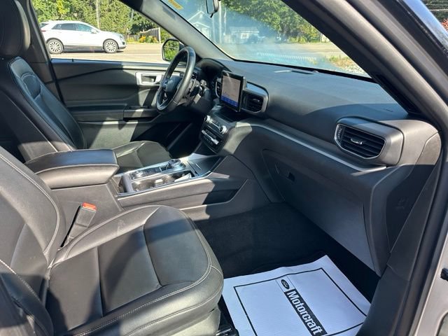 Used 2020 Ford Explorer XLT w/ Equipment Group 202A AWD/4WD image 12