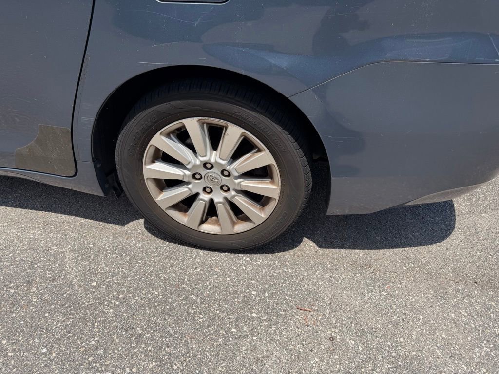 Used 2014 Toyota Sienna Limited w/ Limited Premium Package FWD image 7