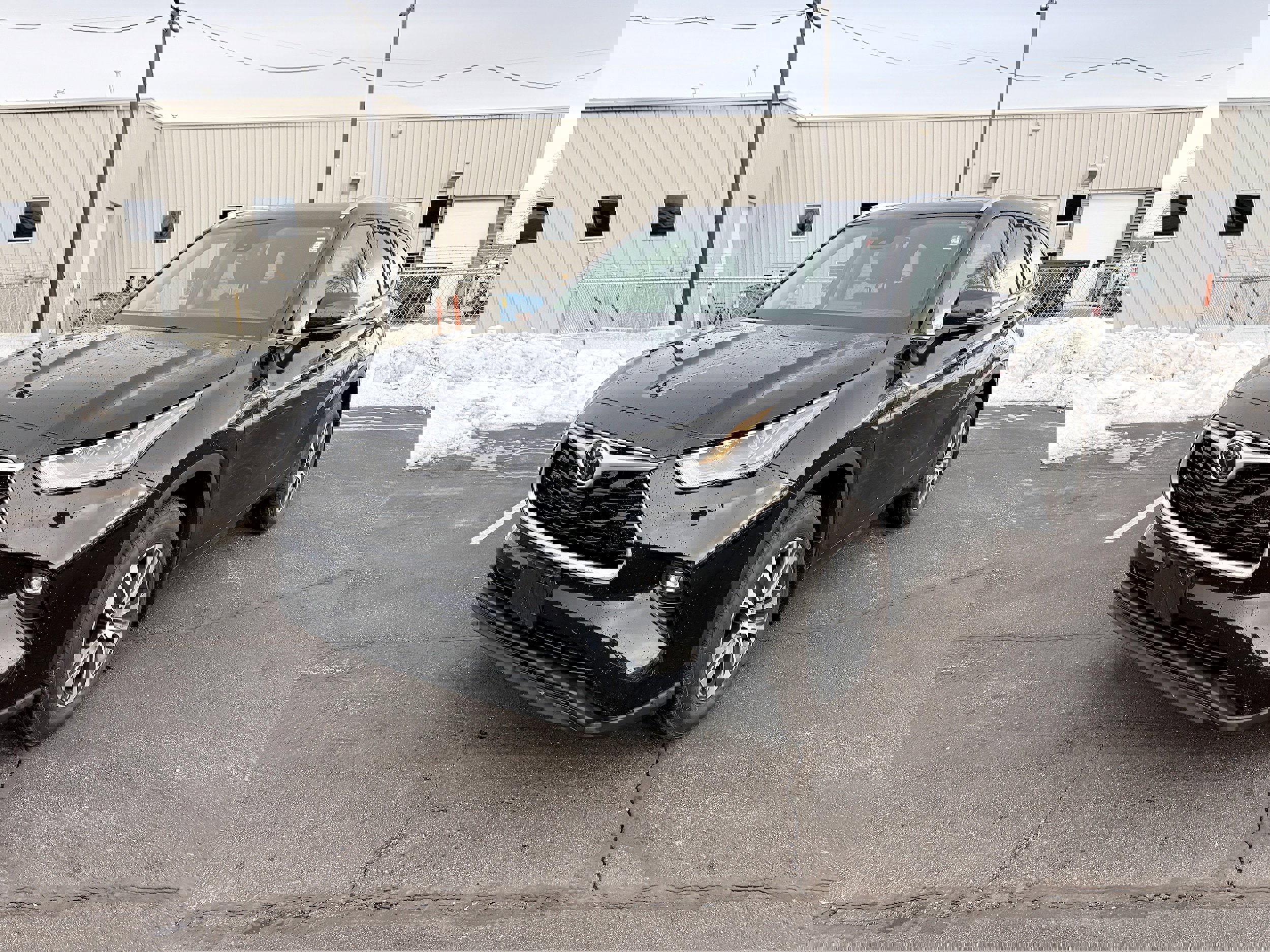 Used 2021 Toyota Highlander XLE image 5