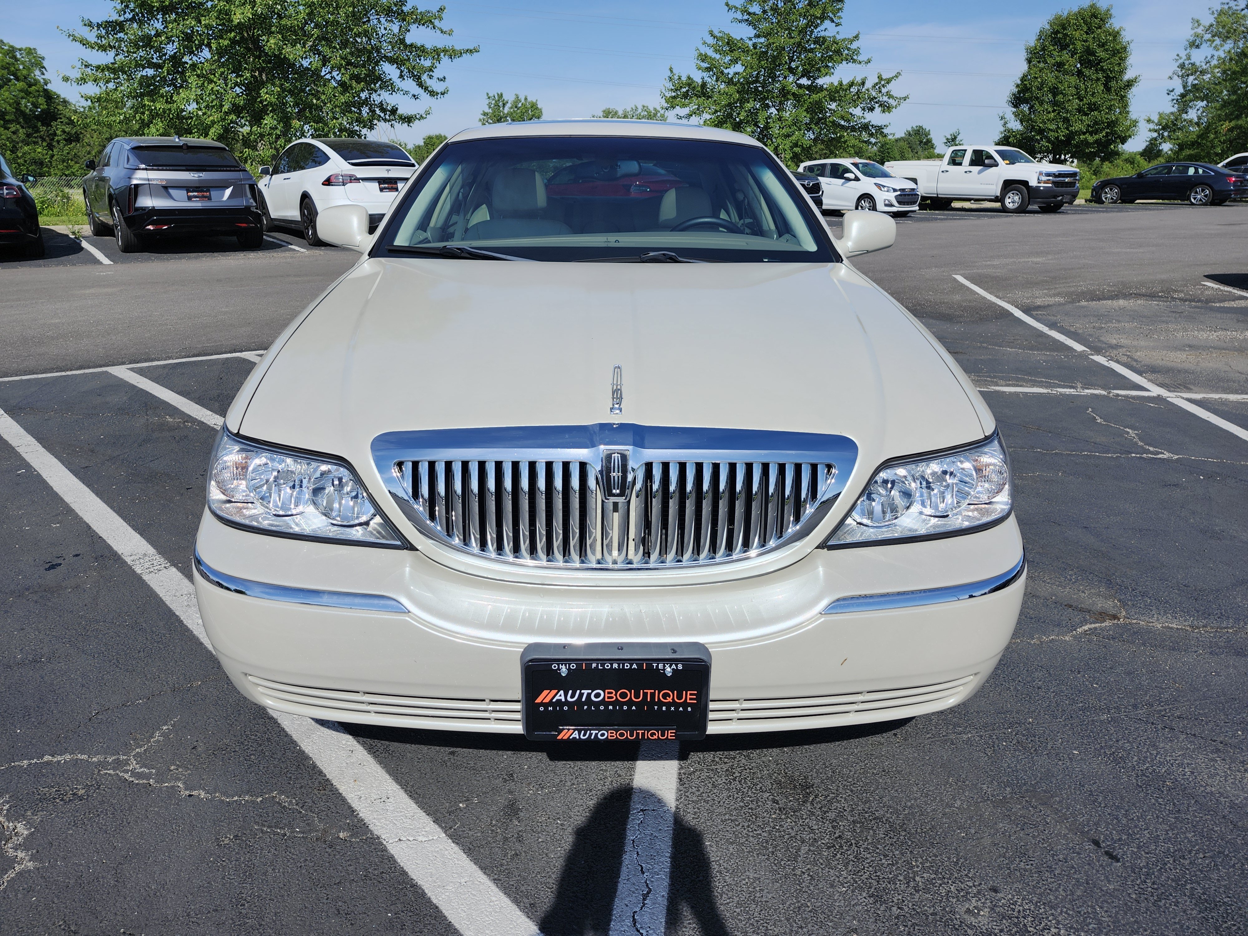 Used 2005 Lincoln Town Car Signature Limited RWD image 10