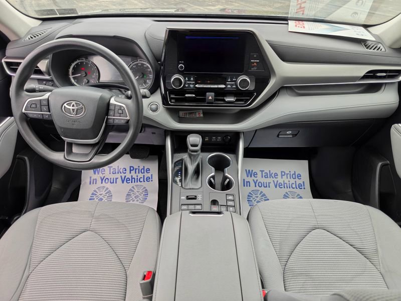 Used 2023 Toyota Highlander L AWD/4WD image 21