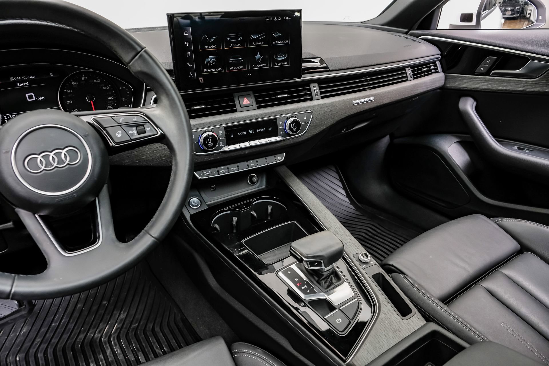 Used 2023 Audi A4 2.0T Premium w/ Convenience Package image 29