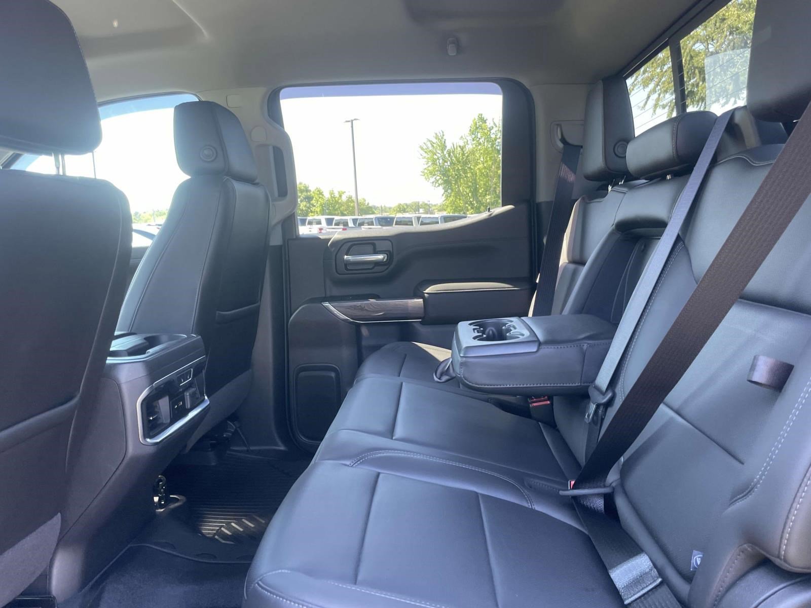 Used 2020 Chevrolet Silverado 1500 LTZ AWD/4WD image 9