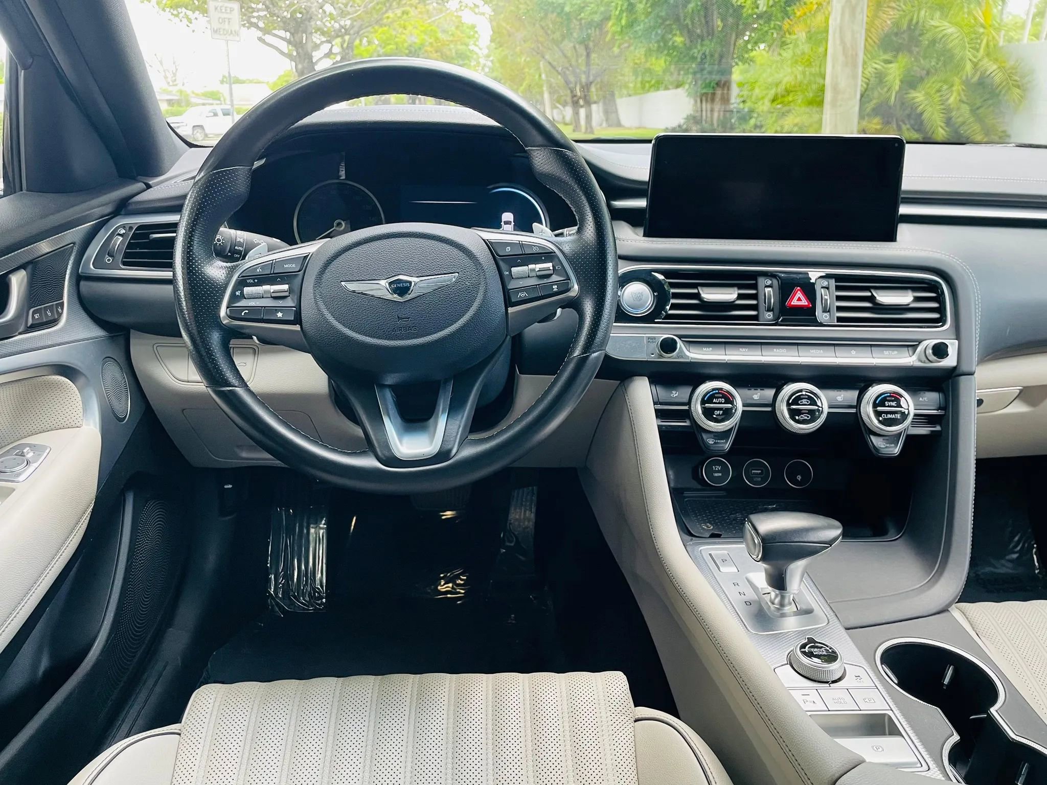 Used 2022 Genesis G70 2.0T w/ Prestige Package RWD image 12