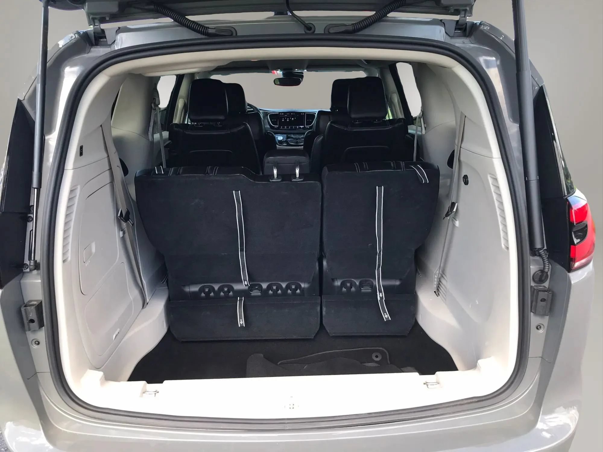 Used 2023 Chrysler Pacifica Touring-L FWD image 36