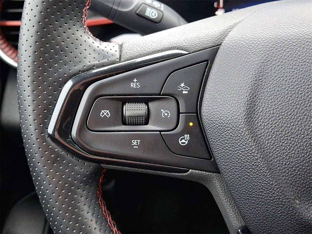 Used 2024 Chevrolet Trax RS w/ Sunroof Package image 22