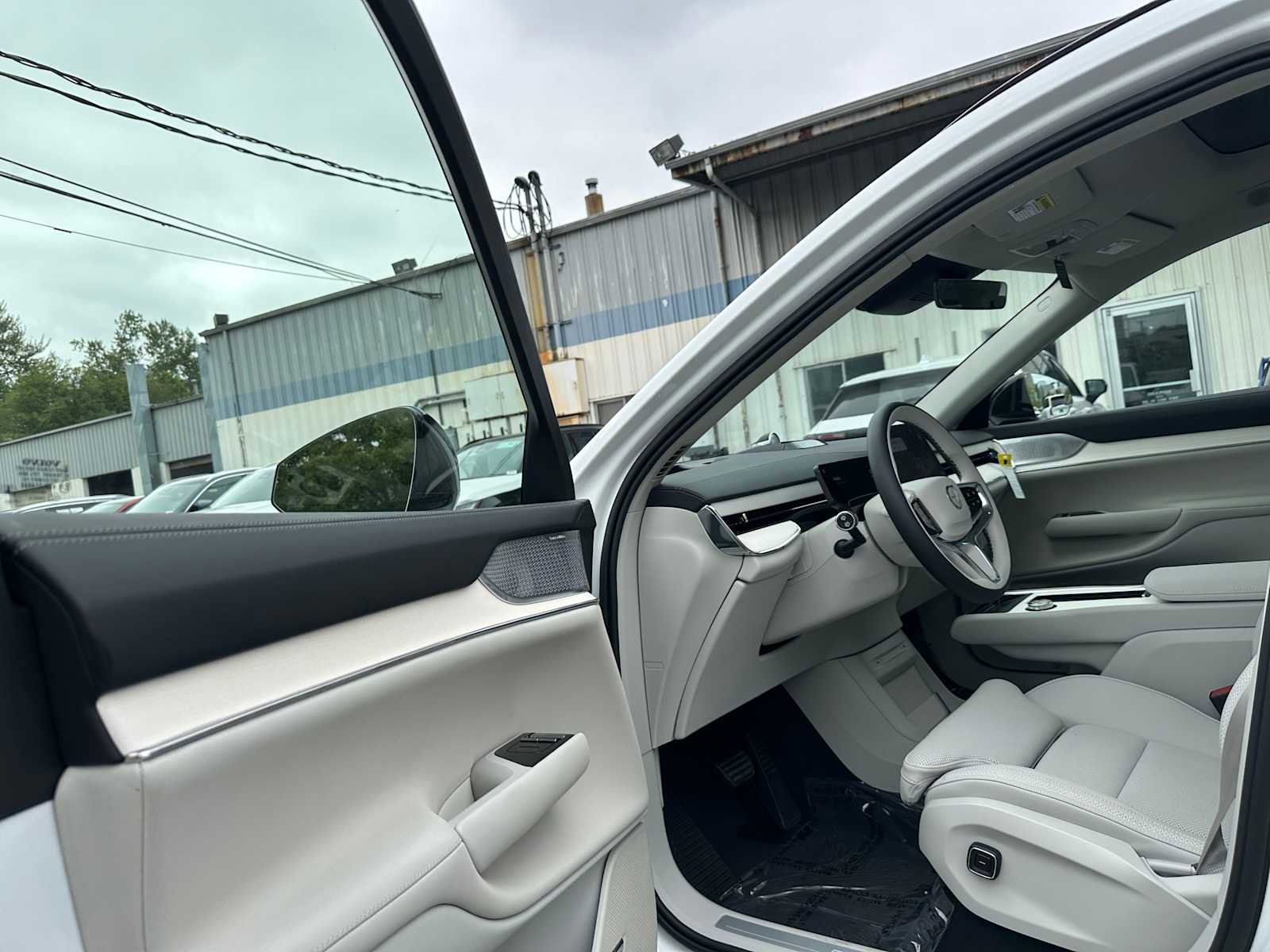 New 2025 Volvo EX90 Ultra image 21