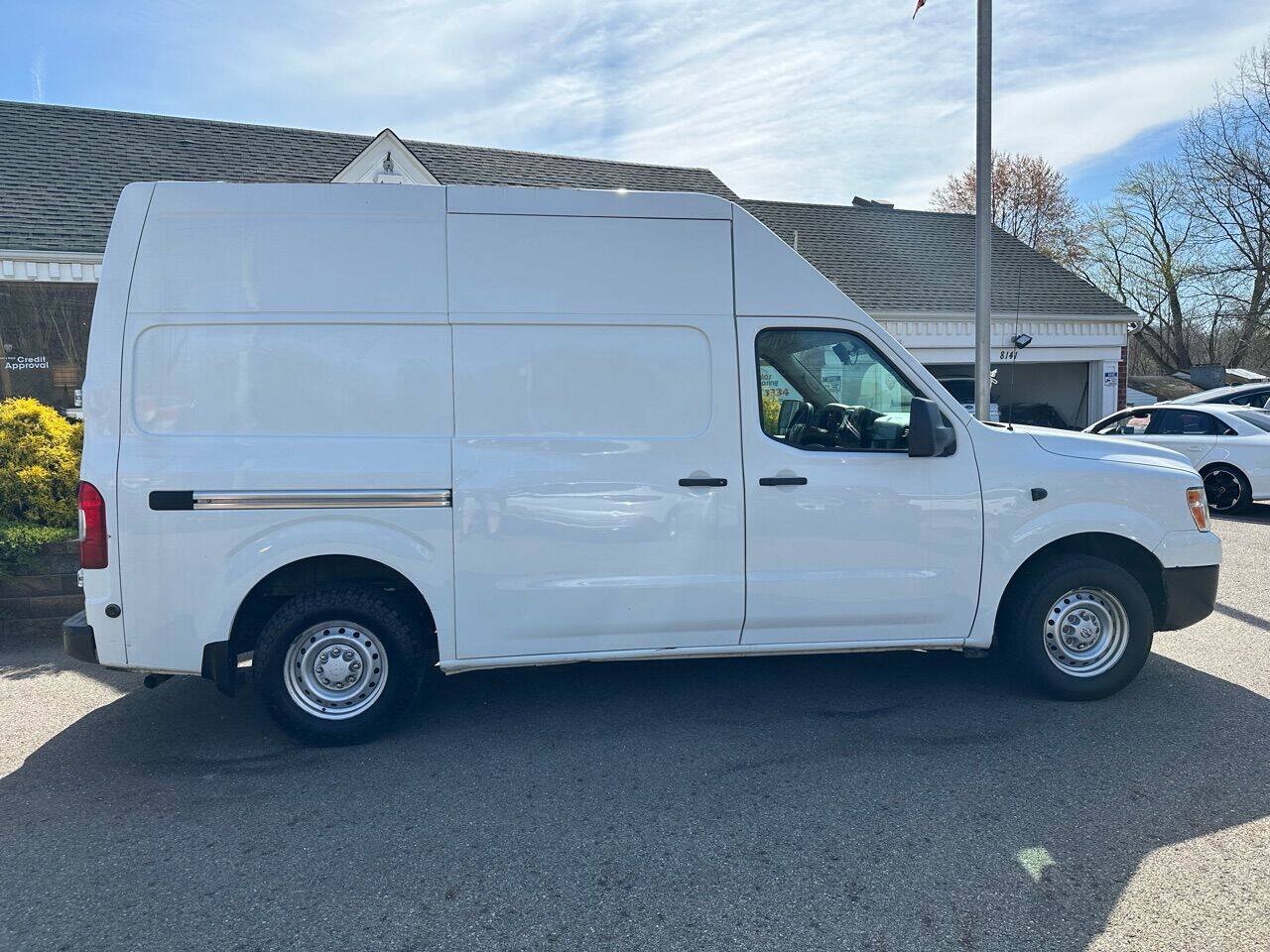 Used 2020 Nissan NV 2500 High Roof RWD image 9