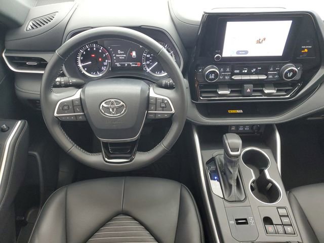 Used 2024 Toyota Highlander XSE FWD image 18
