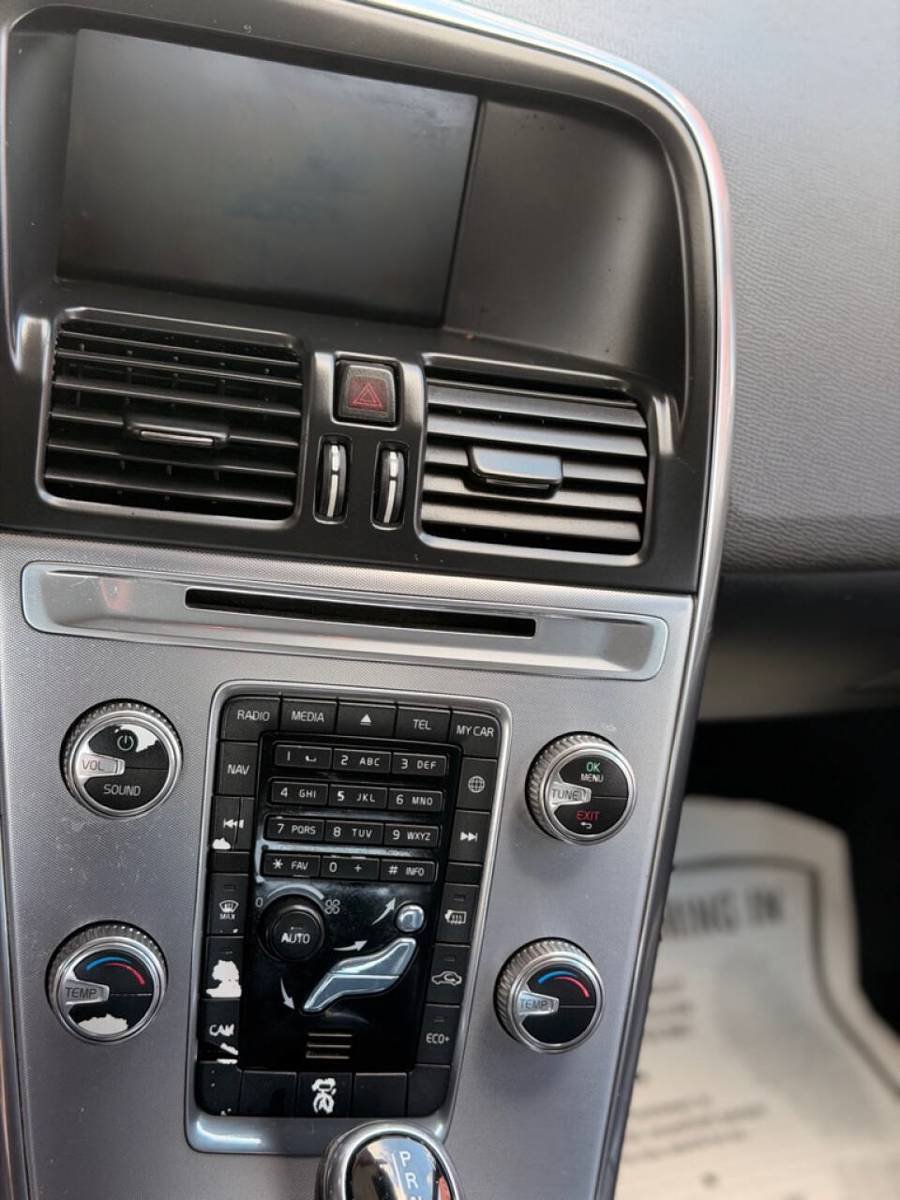 Used 2017 Volvo XC60 T5 FWD image 17