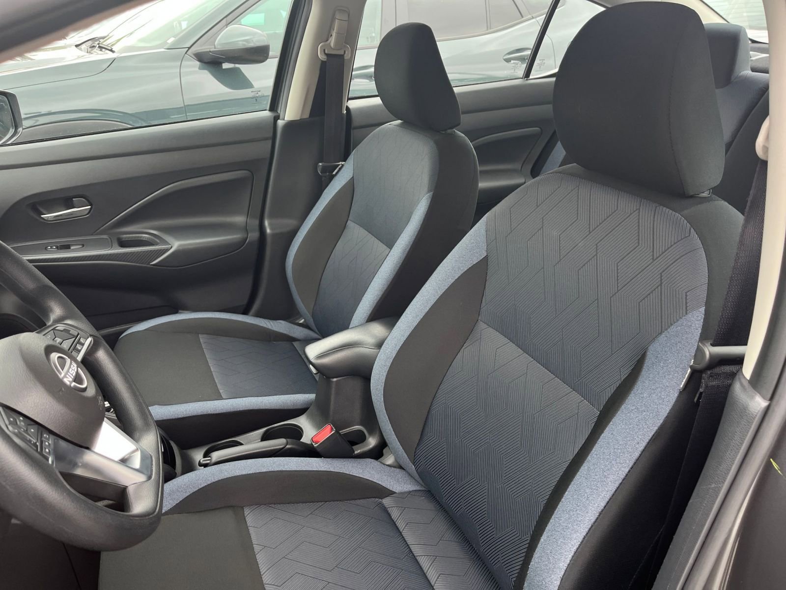 Used 2025 Nissan Versa SV FWD image 27