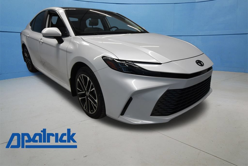 Used 2025 Toyota Camry XLE AWD/4WD image 1