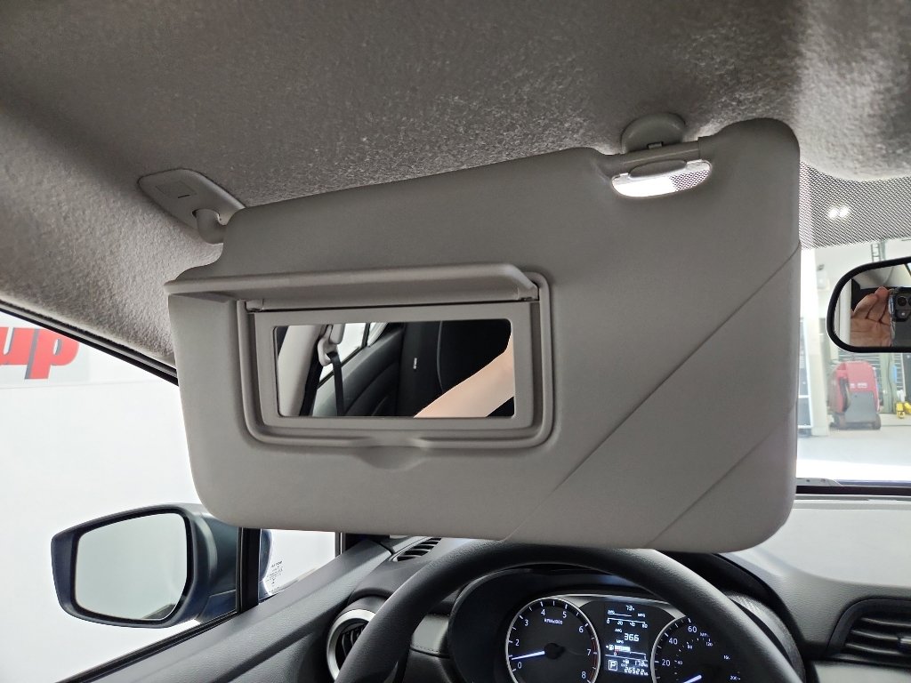 Used 2023 Nissan Versa S w/ Trunk Package image 25