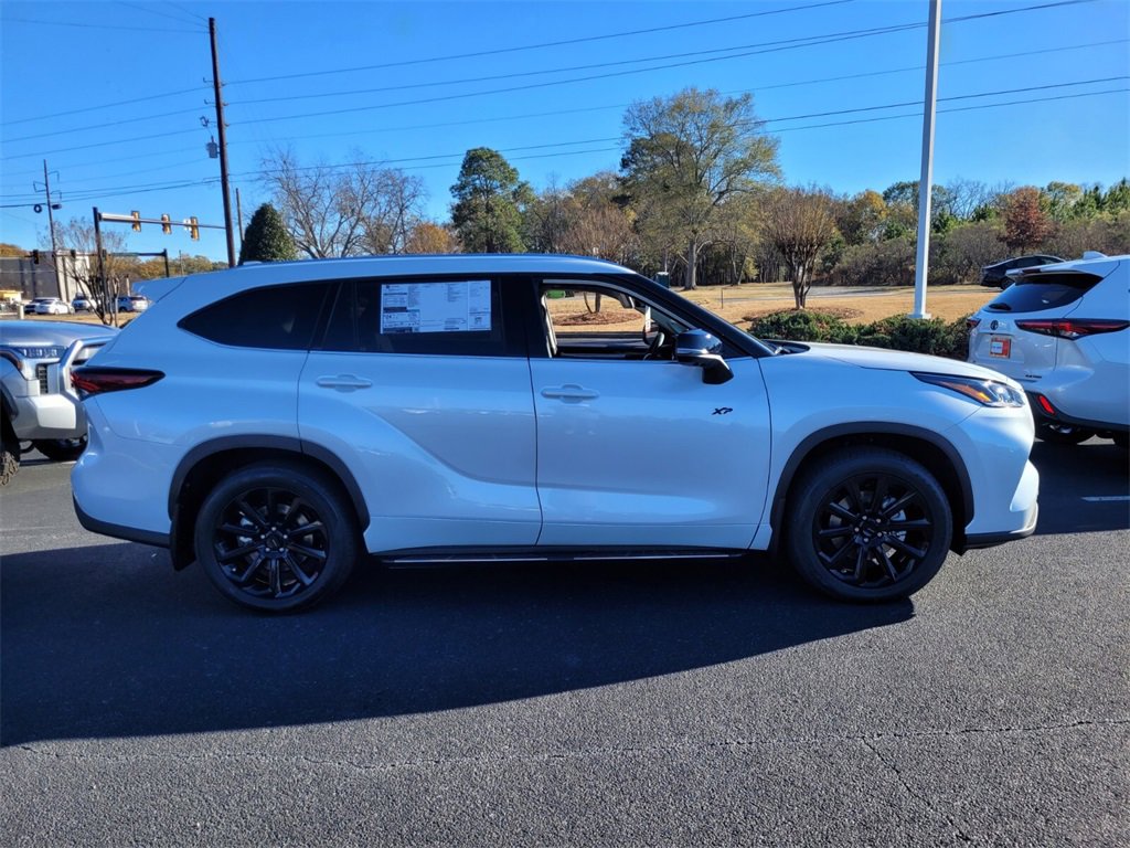 New 2026 Toyota Highlander Limited image 13
