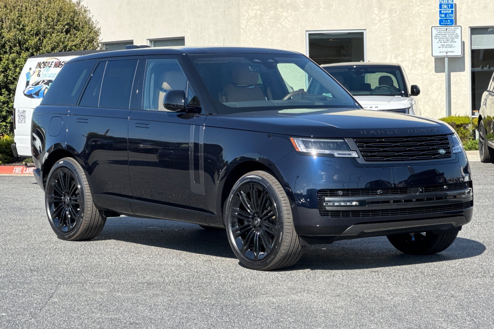 New 2025 Land Rover Range Rover SE image 7