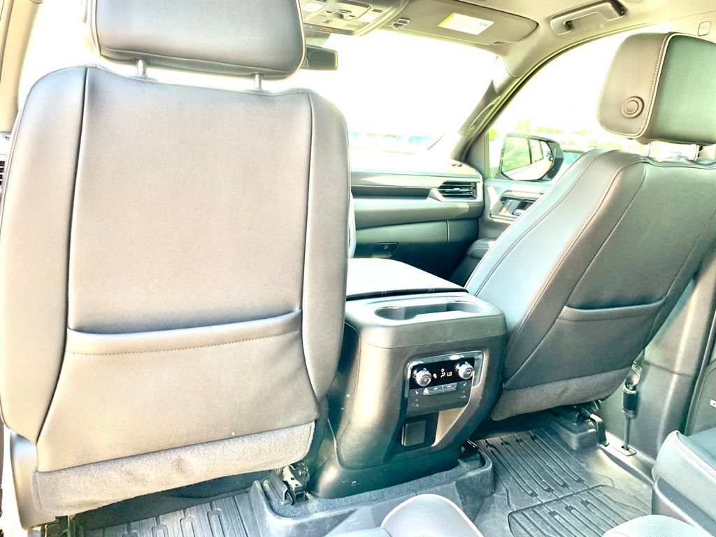 Used 2025 GMC Yukon Elevation RWD image 17