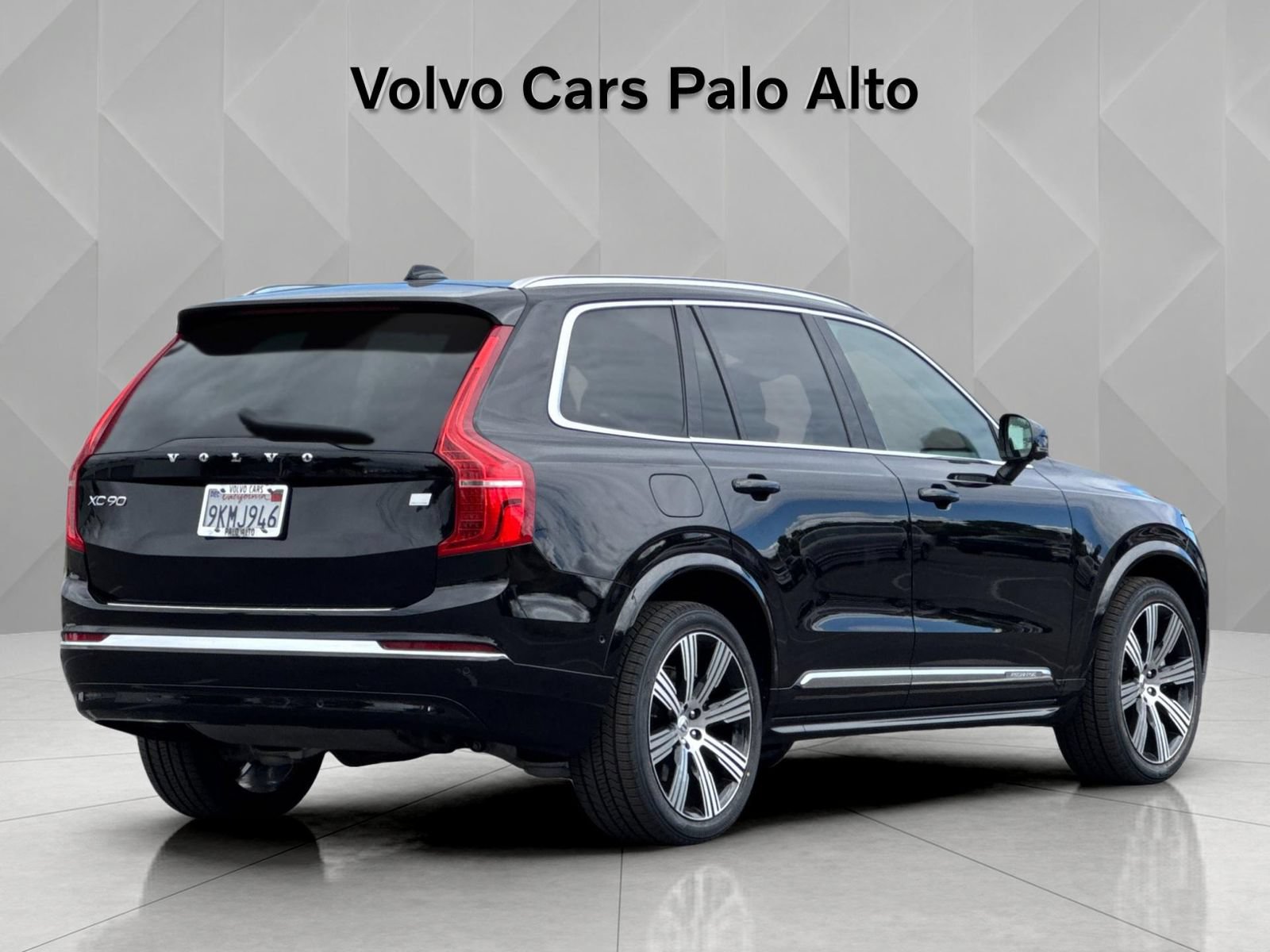 Certified 2024 Volvo XC90 T8 Ultimate w/ Lounge Package AWD/4WD image 3