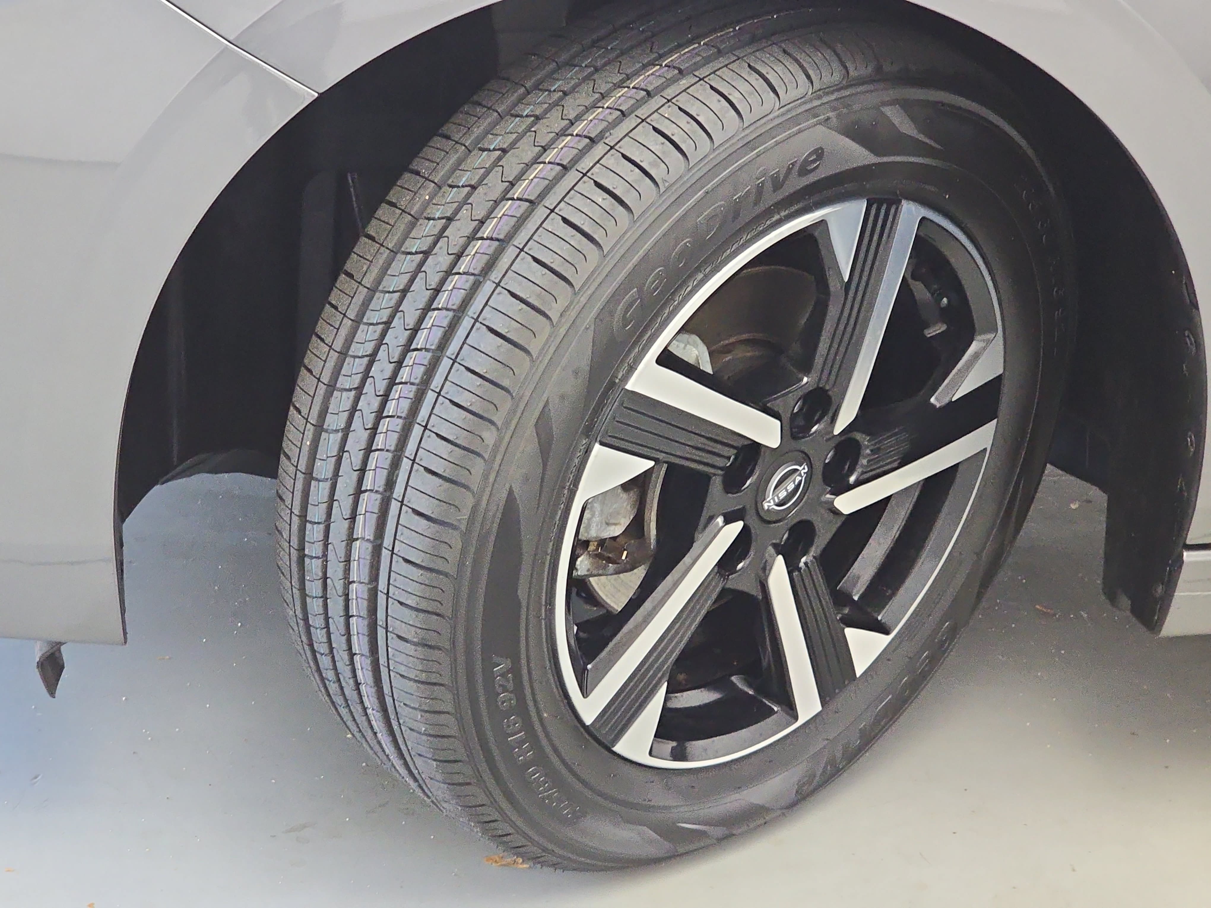 Used 2025 Nissan Sentra SV FWD image 30