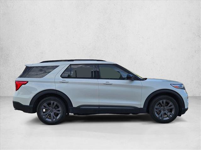 Used 2023 Ford Explorer XLT w/ Equipment Group 202A RWD image 4