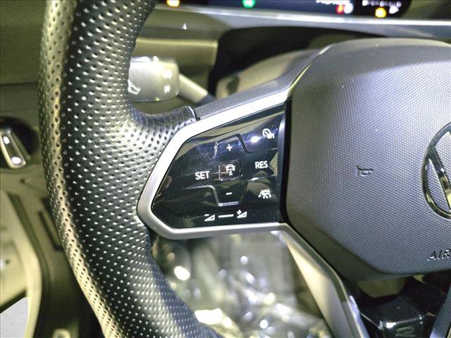 Used 2022 Volkswagen Tiguan SE R-Line image 19