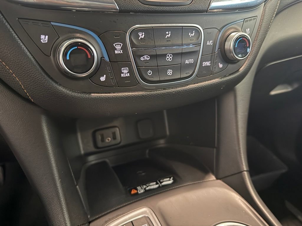 Used 2018 Chevrolet Equinox Premier AWD/4WD image 13