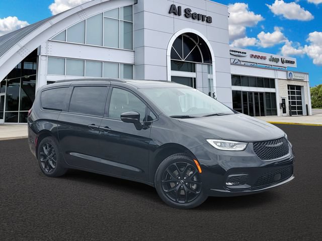 New 2026 Chrysler Pacifica Limited w/ S Appearance Package AWD/4WD image 1