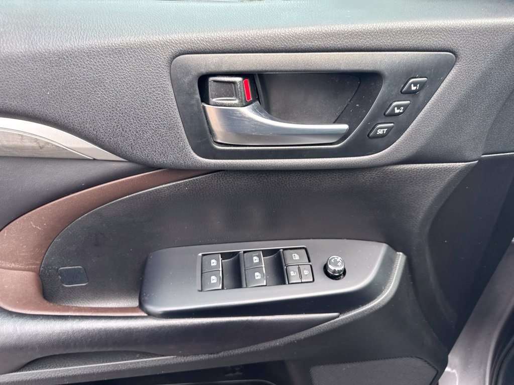 Used 2019 Toyota Highlander Limited AWD/4WD image 13