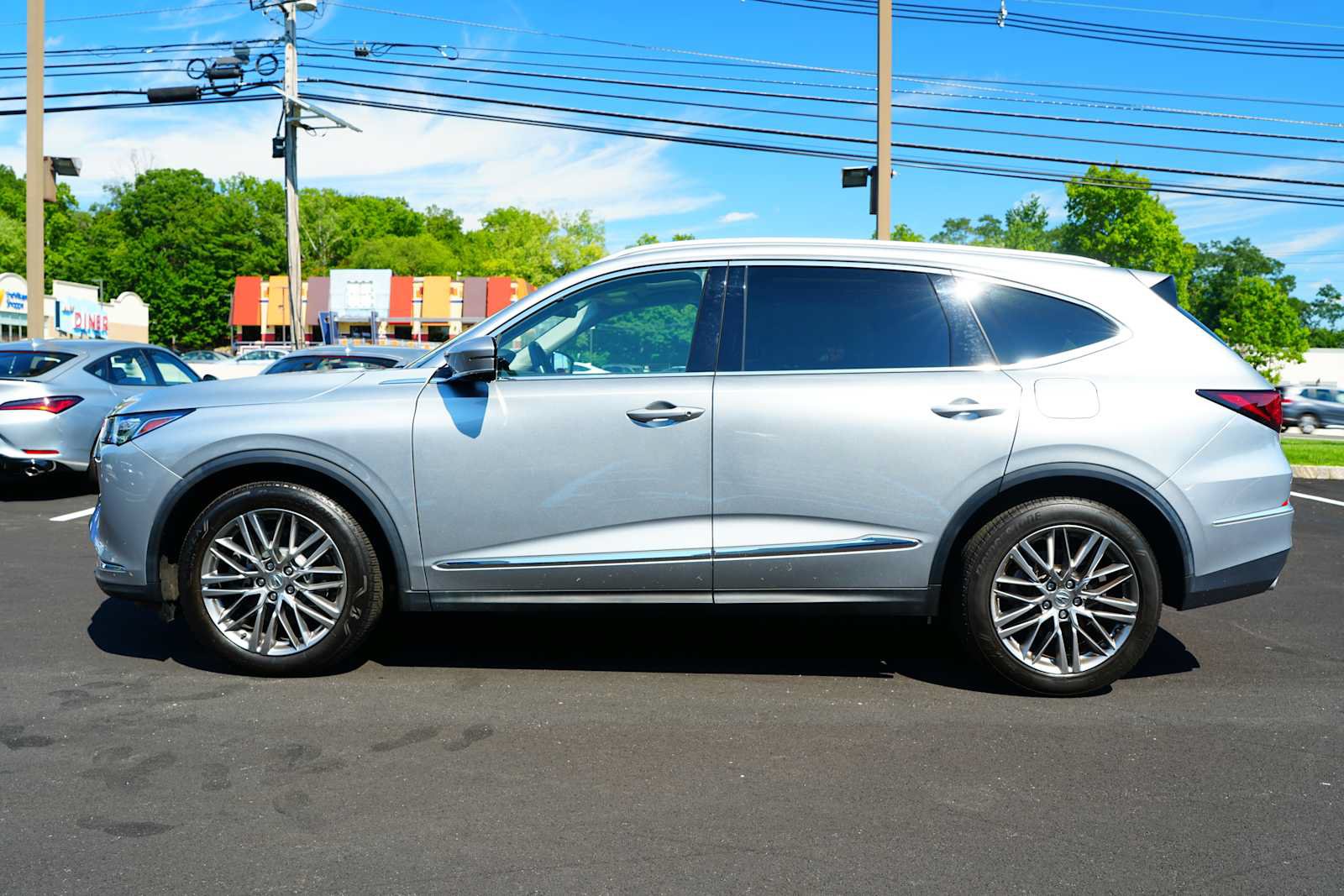 Certified 2024 Acura MDX w/ Advance Package AWD/4WD image 4