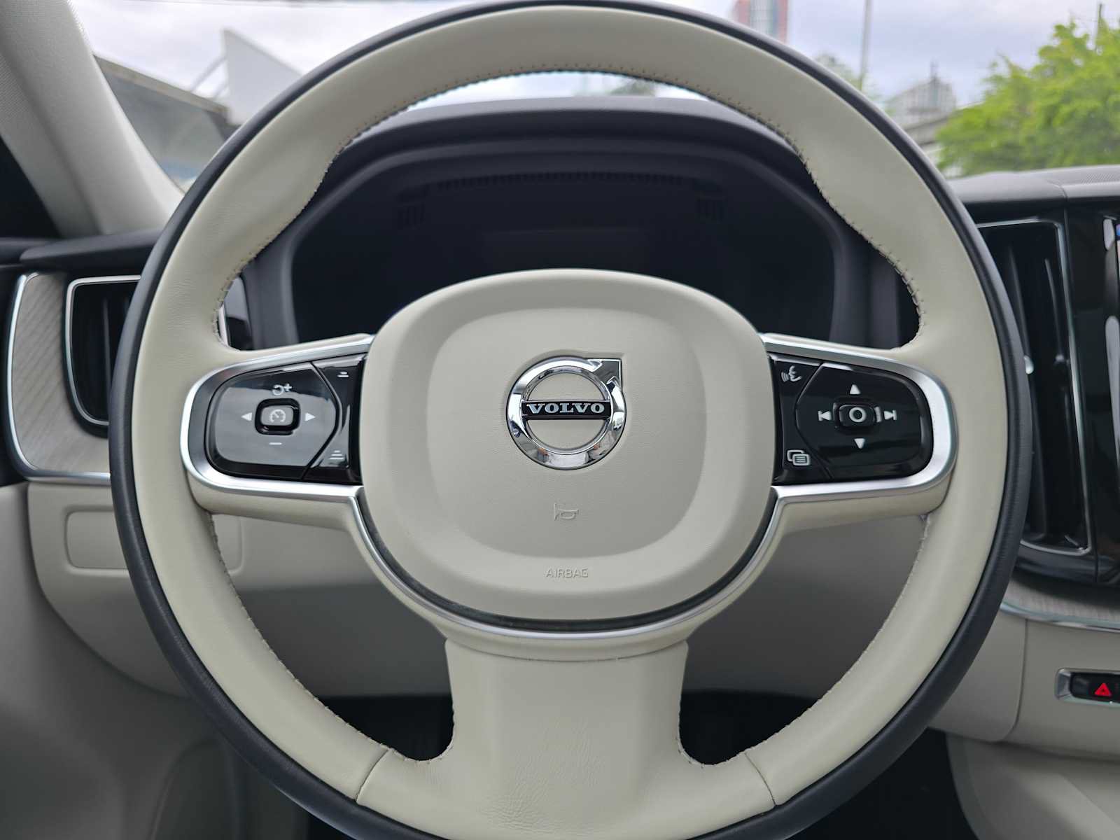 Used 2023 Volvo XC60 B5 Plus w/ Climate Package AWD/4WD image 24