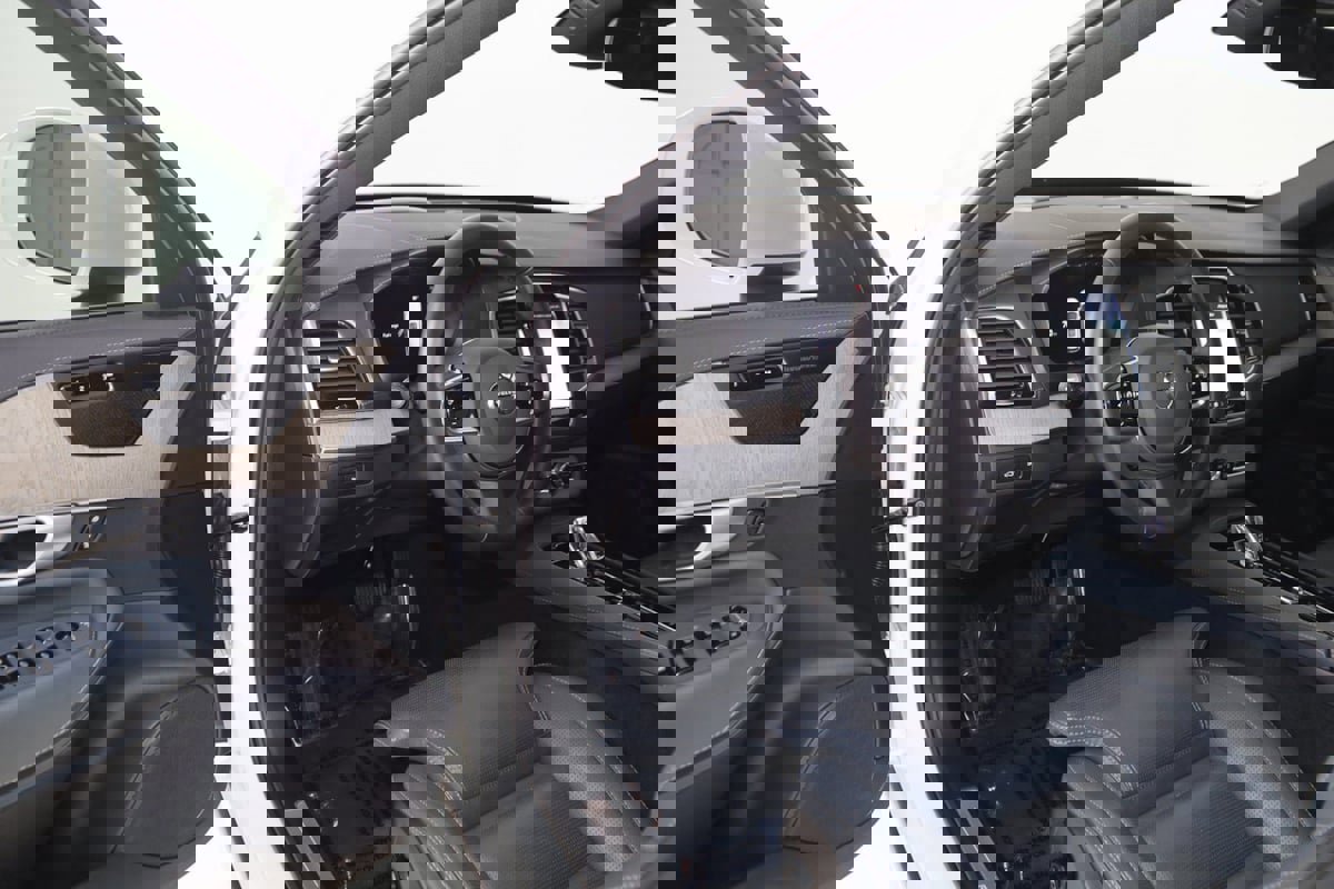 Used 2024 Volvo XC90 T8 Ultimate w/ Protection Package Premier image 47