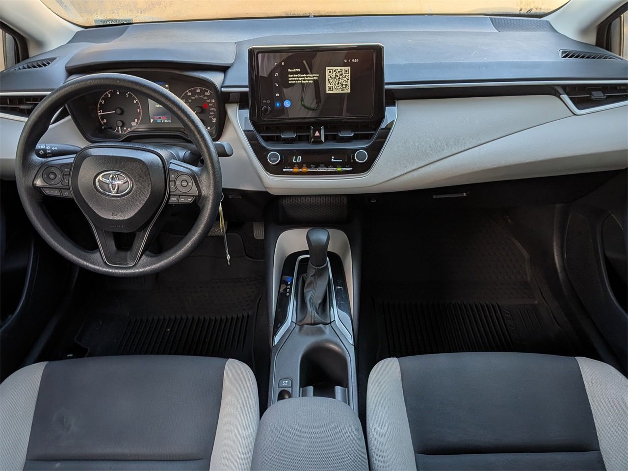 Used 2025 Toyota Corolla LE image 20