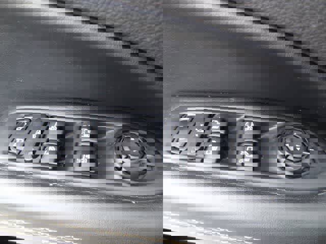 Used 2017 Jeep Compass Latitude w/ Popular Equipment Group image 17