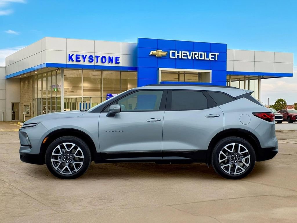Used 2025 Chevrolet Blazer RS FWD image 4