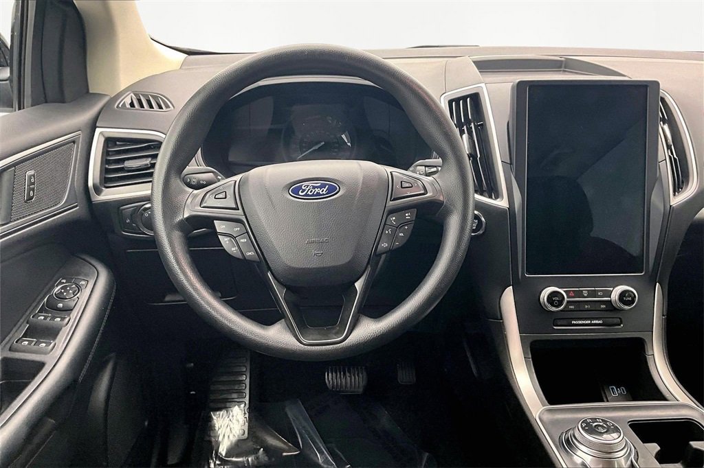 Used 2022 Ford Edge SE w/ Black Appearance Package image 5
