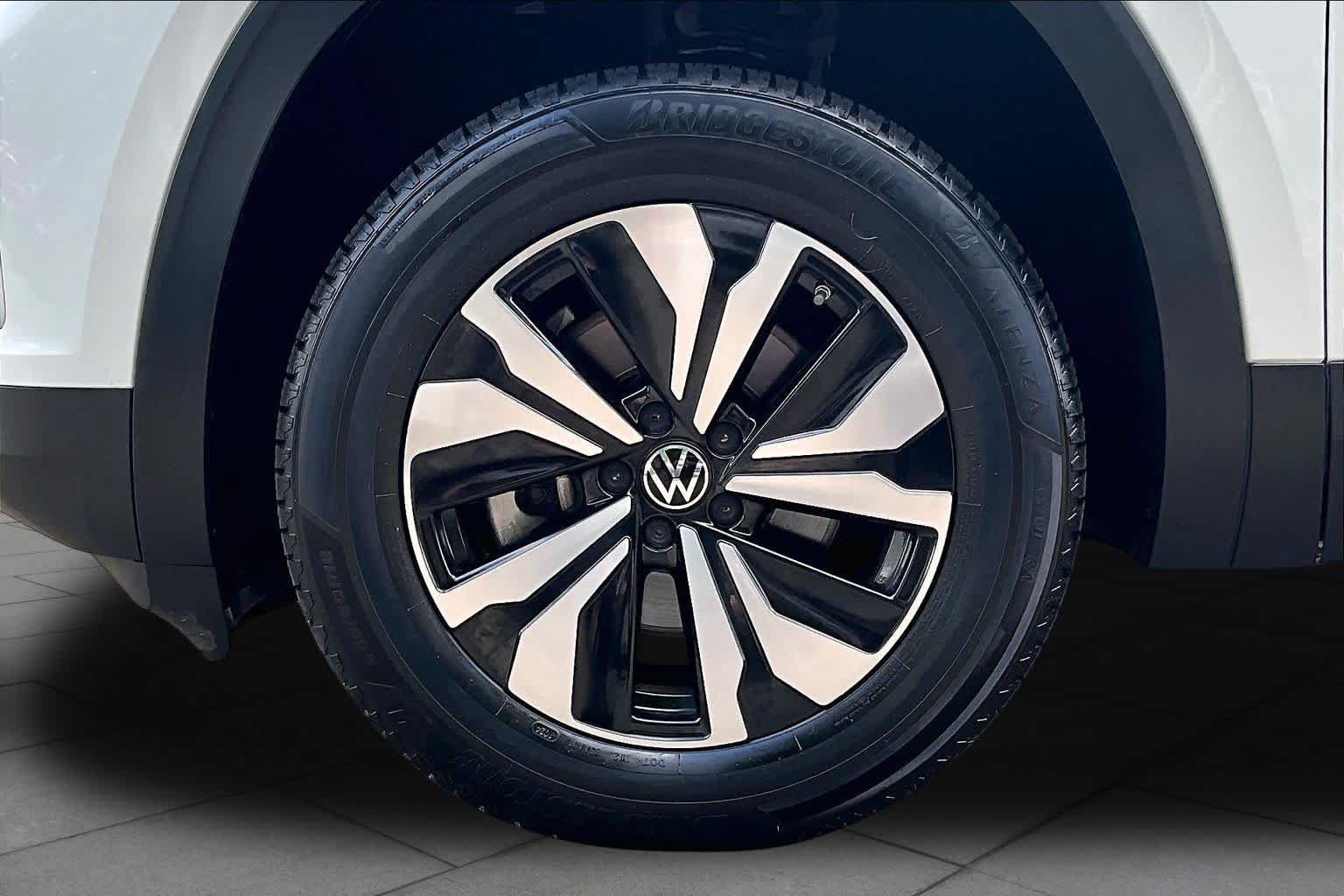Used 2024 Volkswagen Atlas SE AWD/4WD image 11