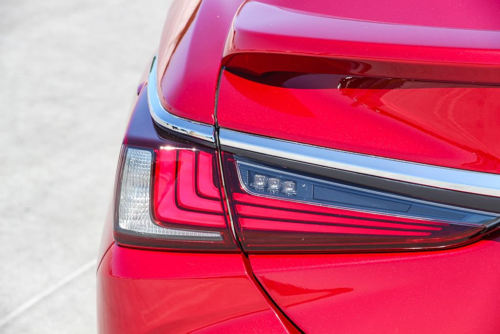 Certified 2025 Lexus ES 300h w/ Premium Package FWD image 8