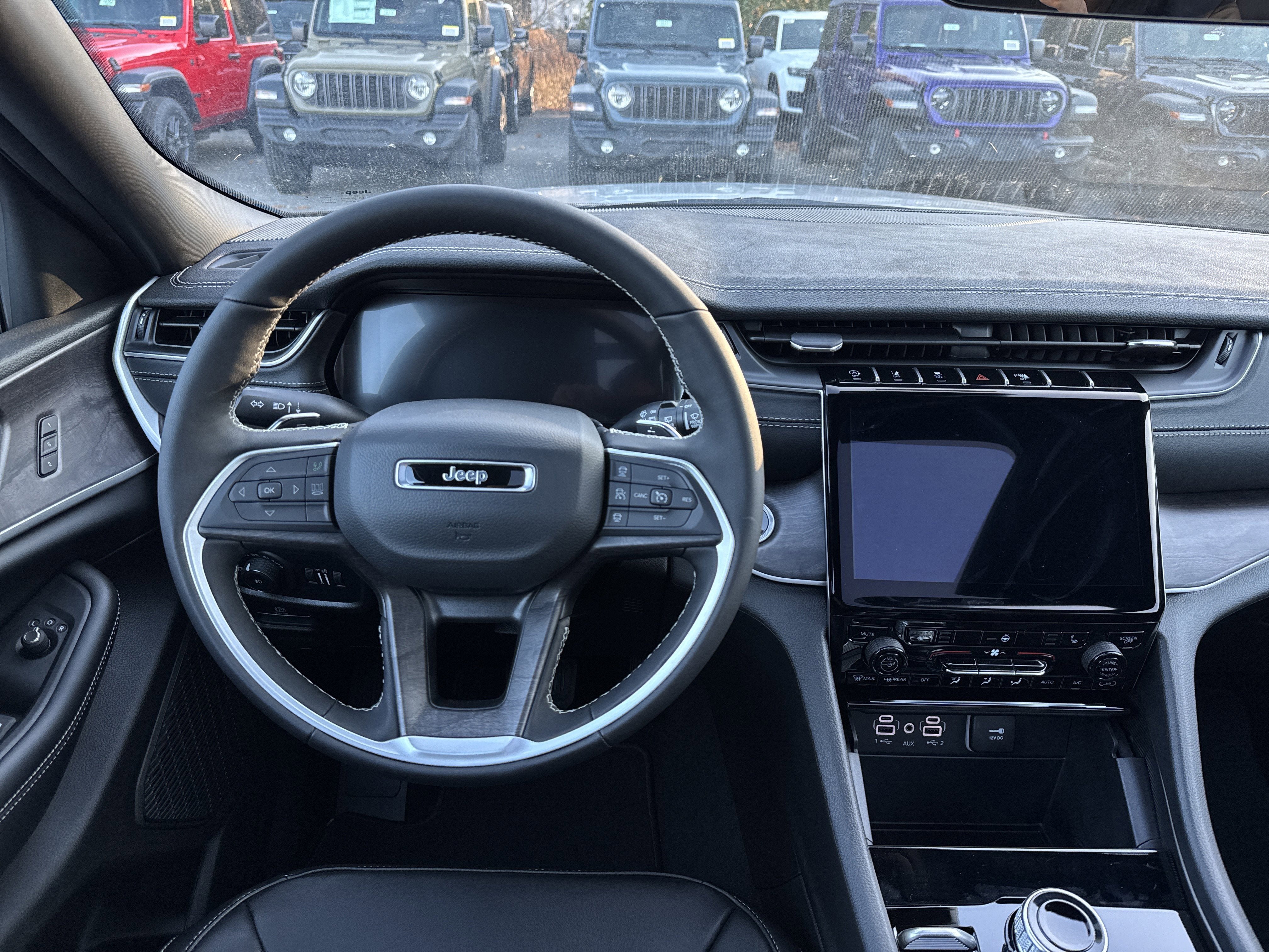 New 2025 Jeep Grand Cherokee Limited w/ MOPAR Finishing Package image 12