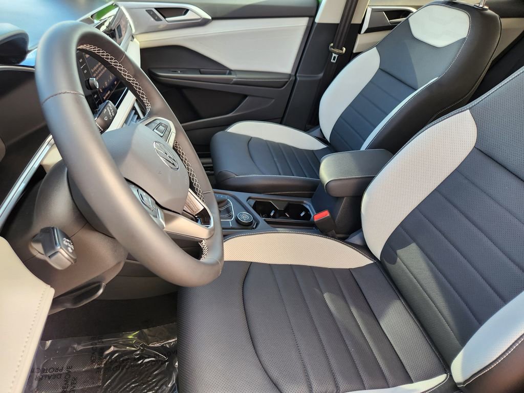 New 2026 Volkswagen Taos SEL image 5