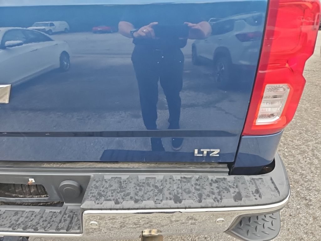 Used 2018 Chevrolet Silverado 1500 LTZ w/ LTZ Plus Package AWD/4WD image 9