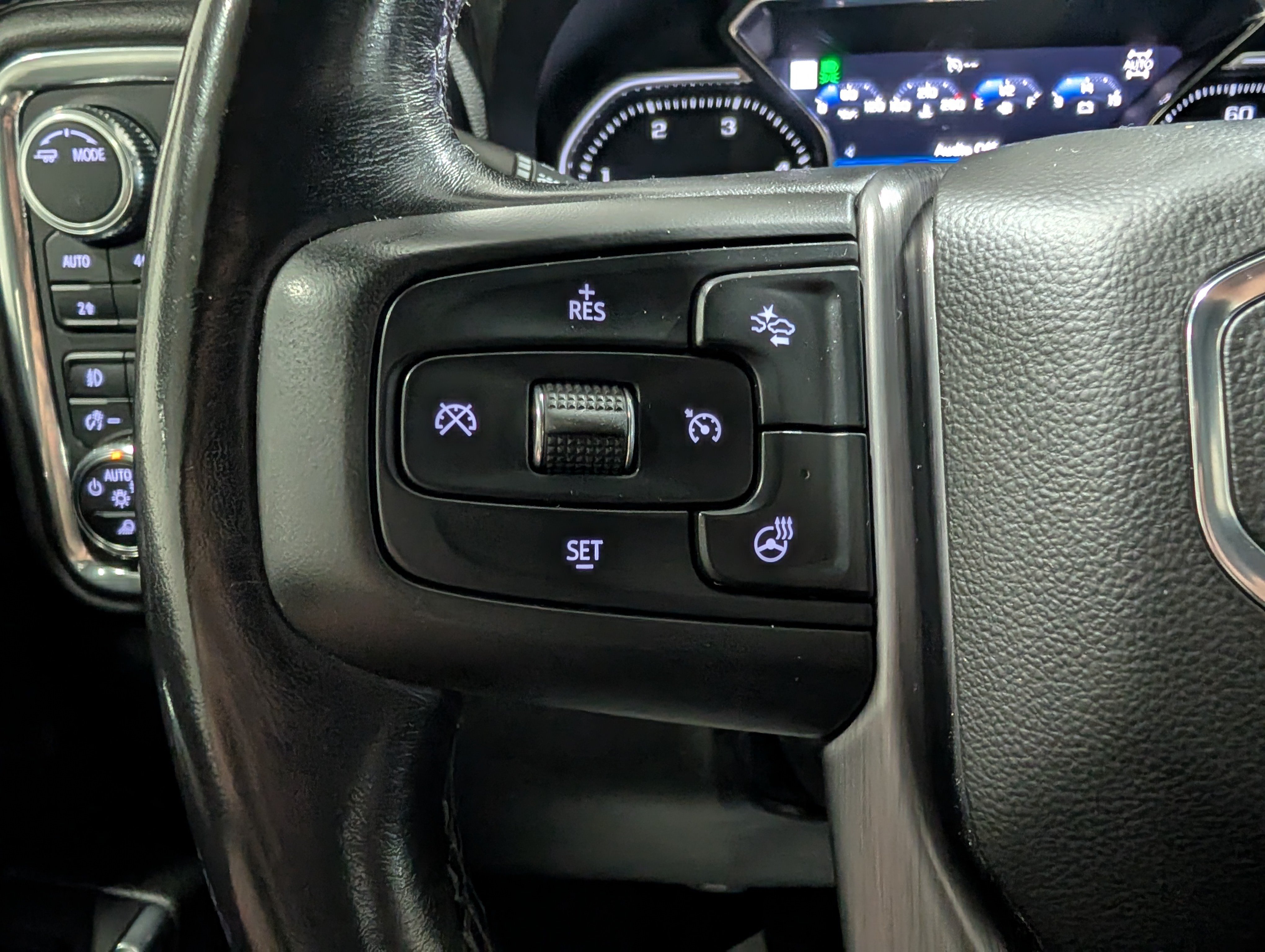 Used 2022 GMC Sierra 3500 Denali w/ Denali Ultimate Package AWD/4WD image 23