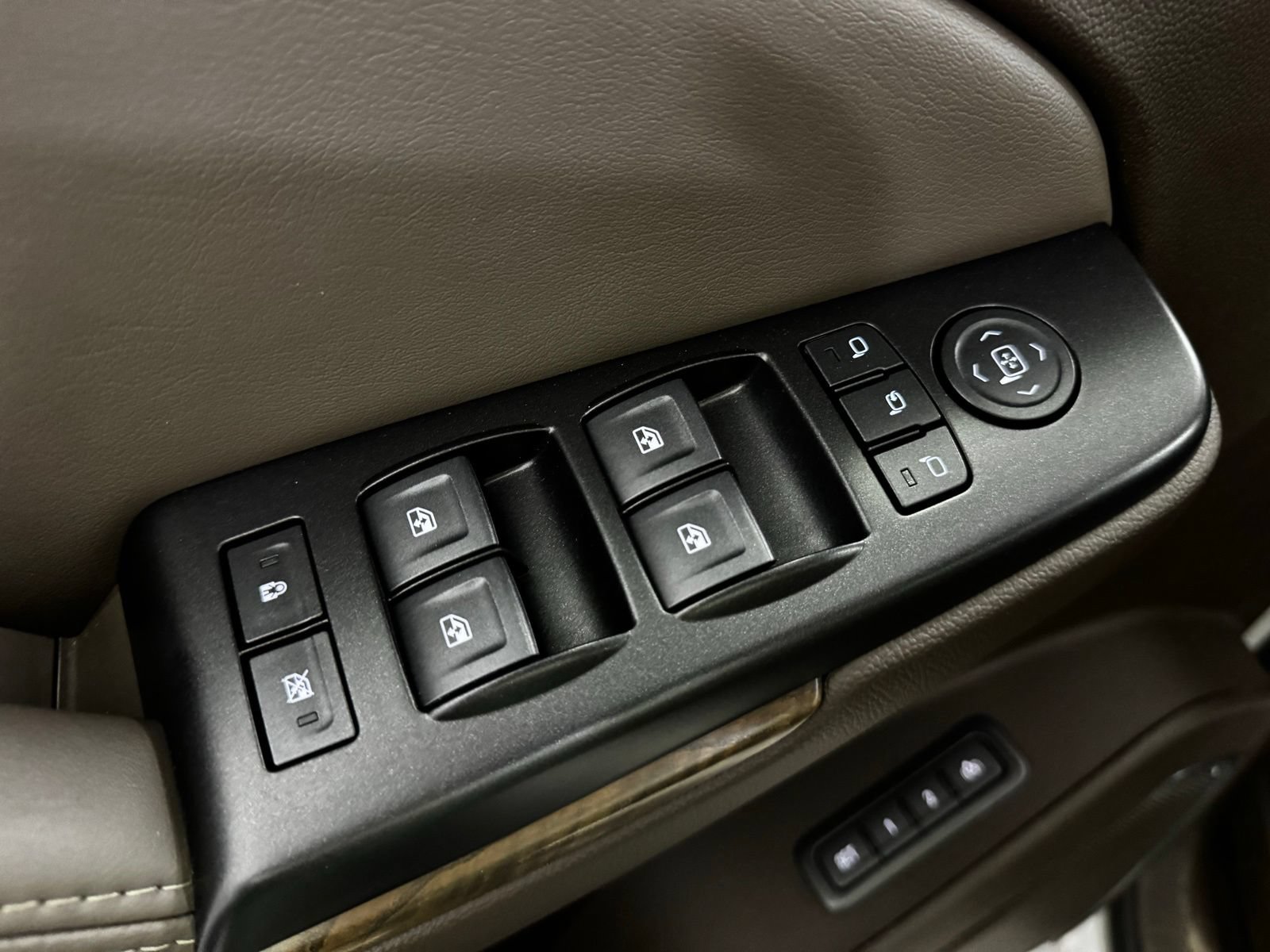 Used 2018 GMC Yukon Denali AWD/4WD image 23