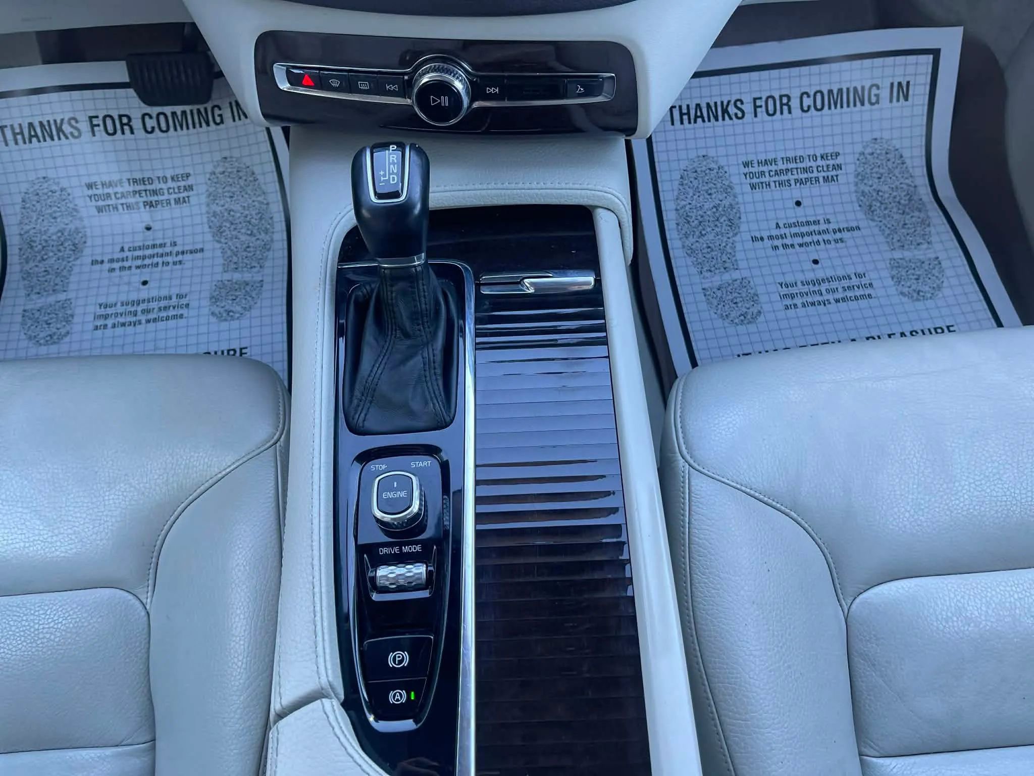 Used 2016 Volvo XC90 T6 Momentum w/ Momentum Plus Package image 19