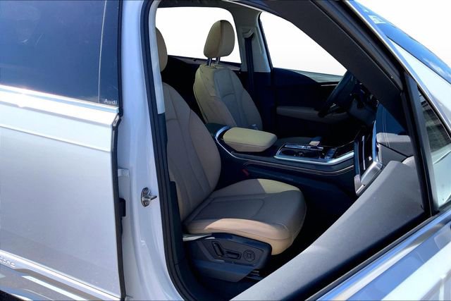 Certified 2025 Audi Q7 3.0T Premium Plus image 7