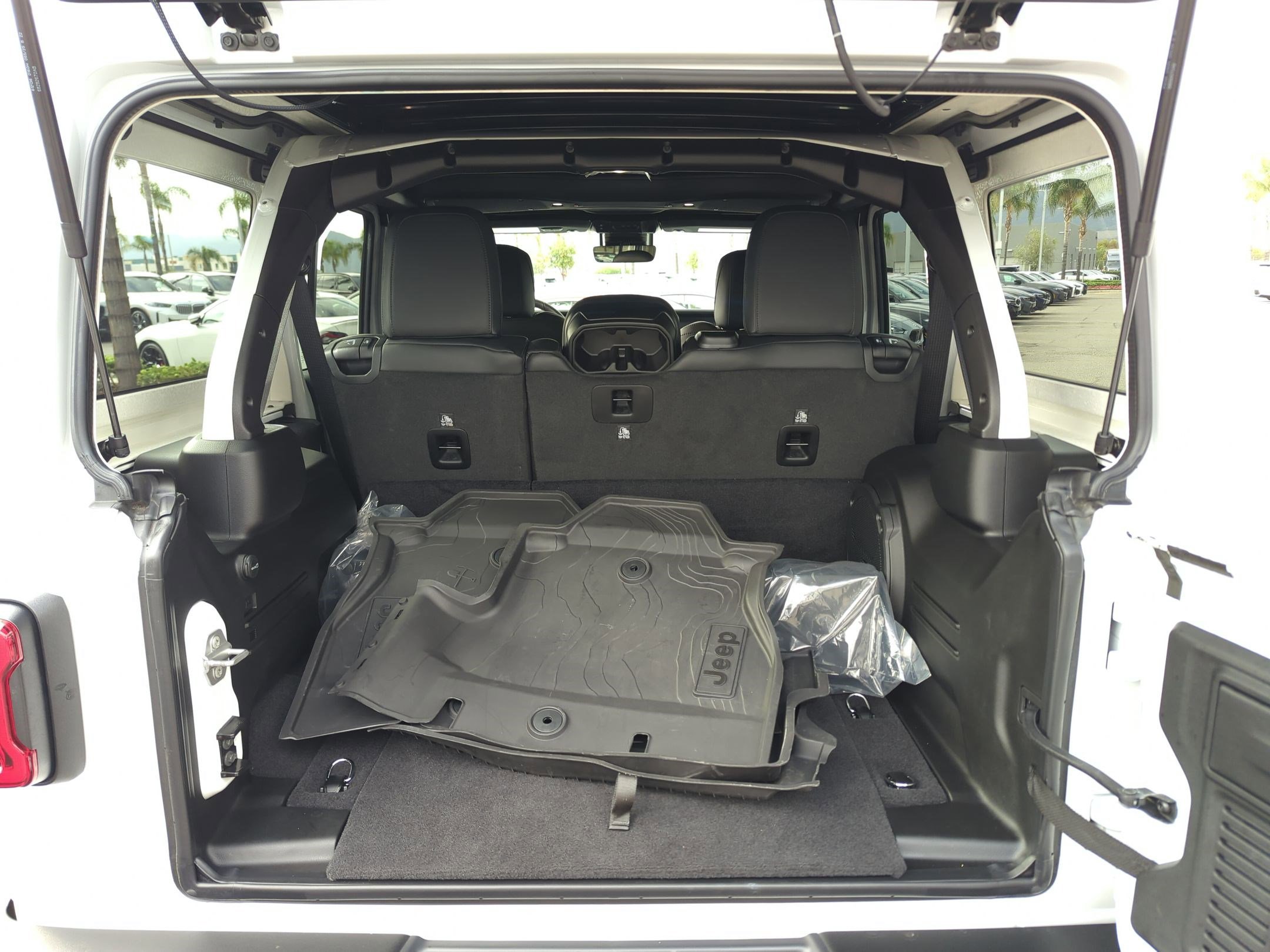 Used 2025 Jeep Wrangler Unlimited Rubicon 392 image 32