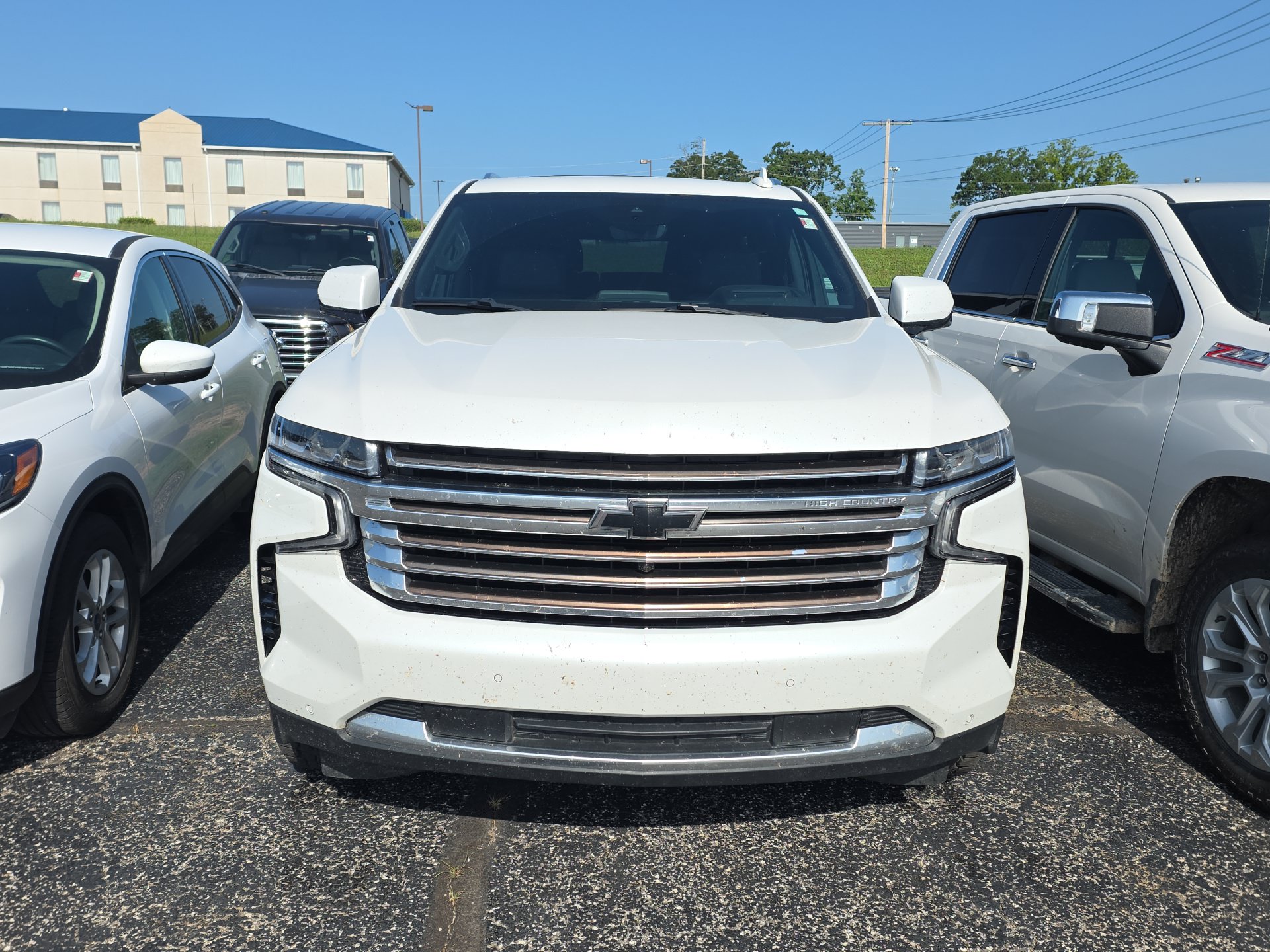 Used 2023 Chevrolet Suburban High Country AWD/4WD image 2