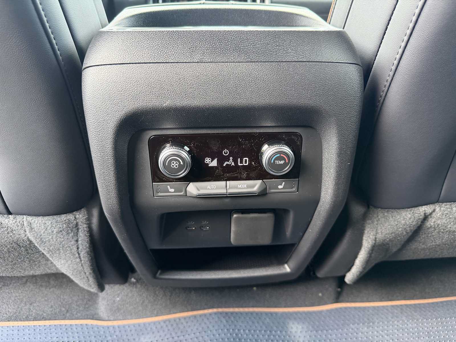 New 2026 GMC Acadia AT4 w/ Luxury Package AWD/4WD image 21