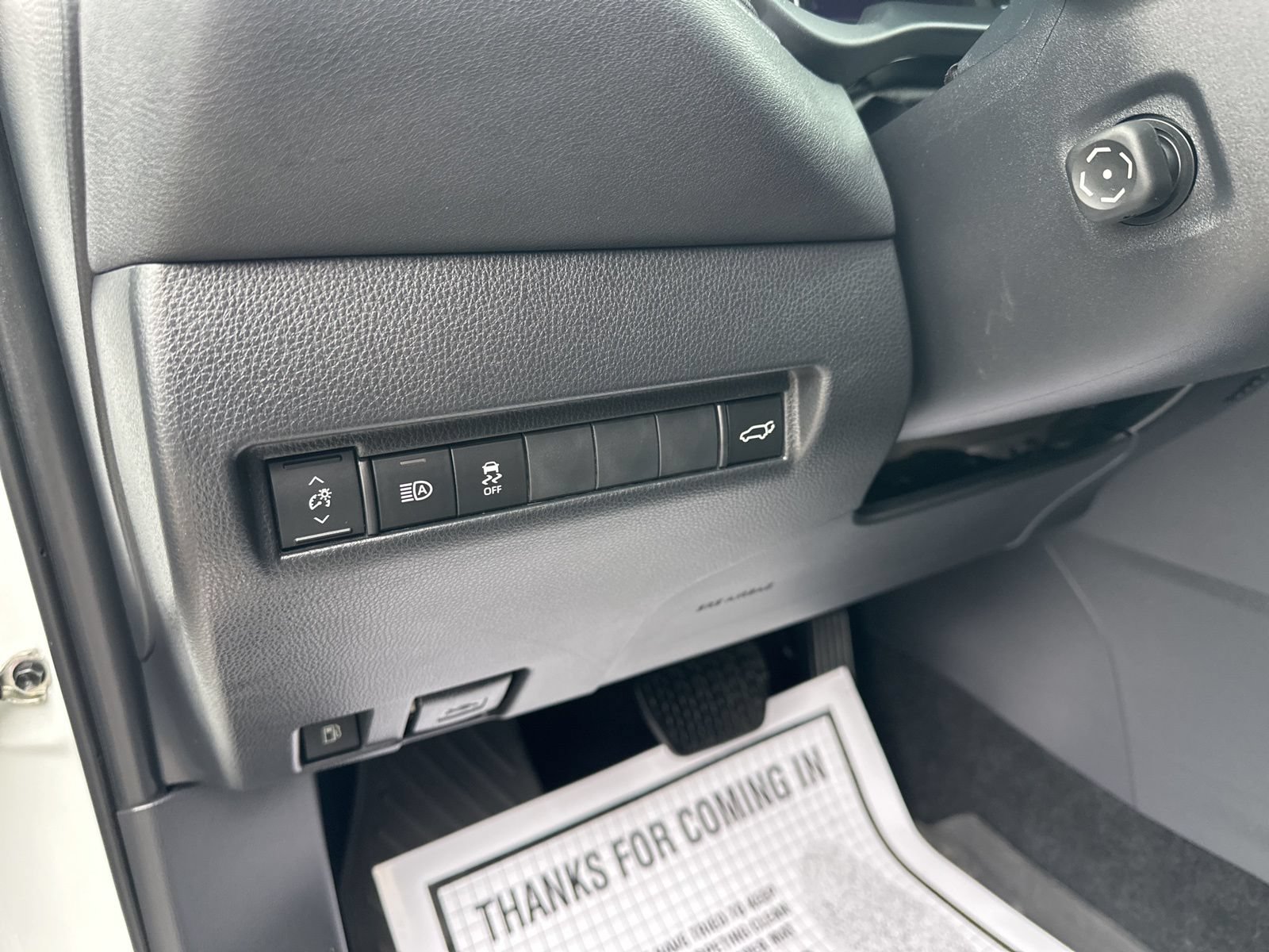Used 2023 Toyota Venza XLE AWD/4WD image 16
