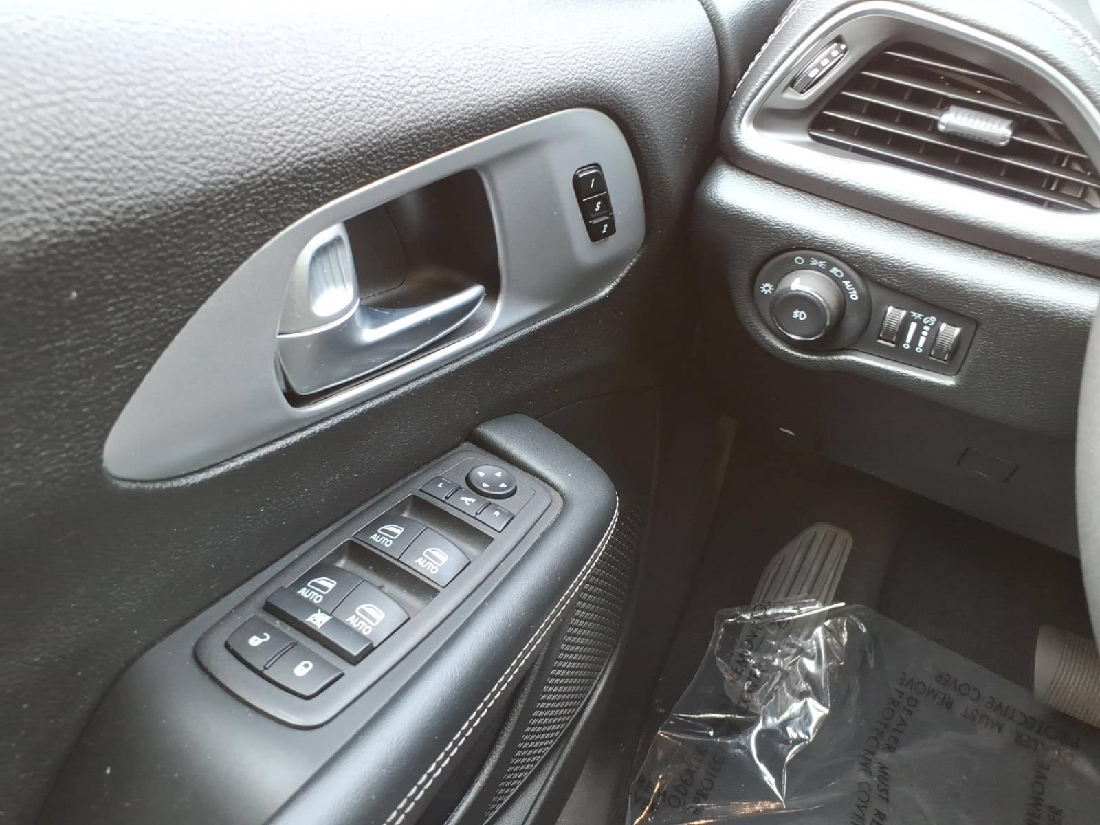 Used 2026 Chrysler Pacifica Limited w/ S Appearance Package FWD image 24
