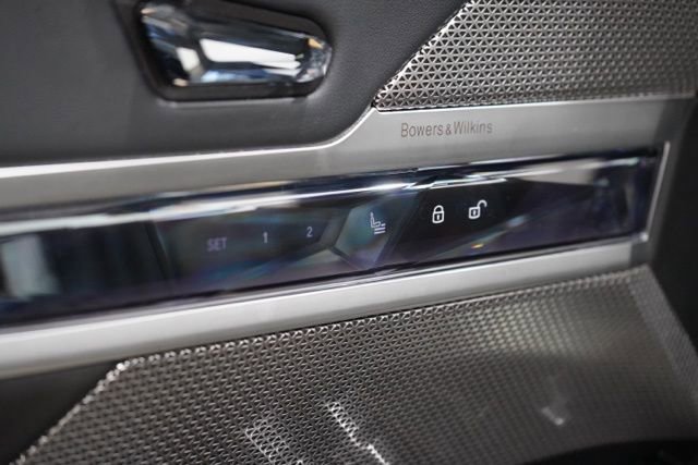 Used 2025 BMW 740i xDrive image 20